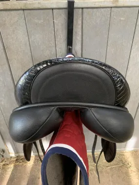 Custom saddlery Icon Flight dressage saddle