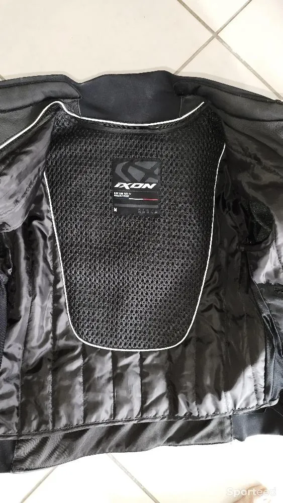 Veste moto IXON neuf Ajouté le : 14/03/2024